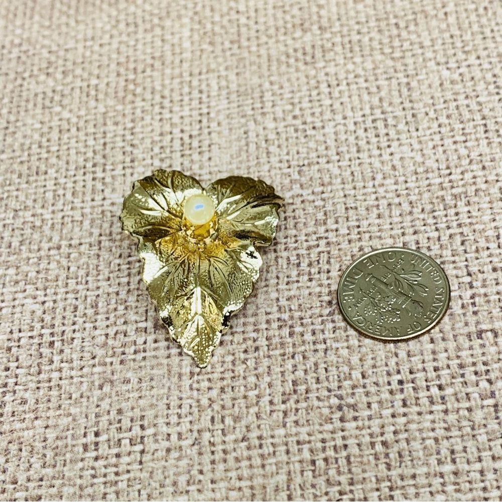 Gold Leaf Pearl Brooch